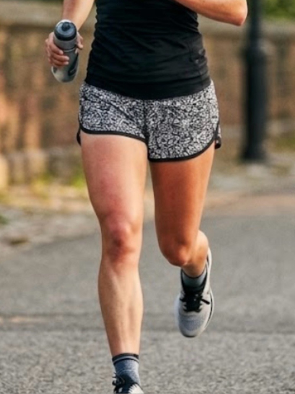 Lululemon Black & White Pattern Running Shorts Women's Size 6 Back Zip Pocket